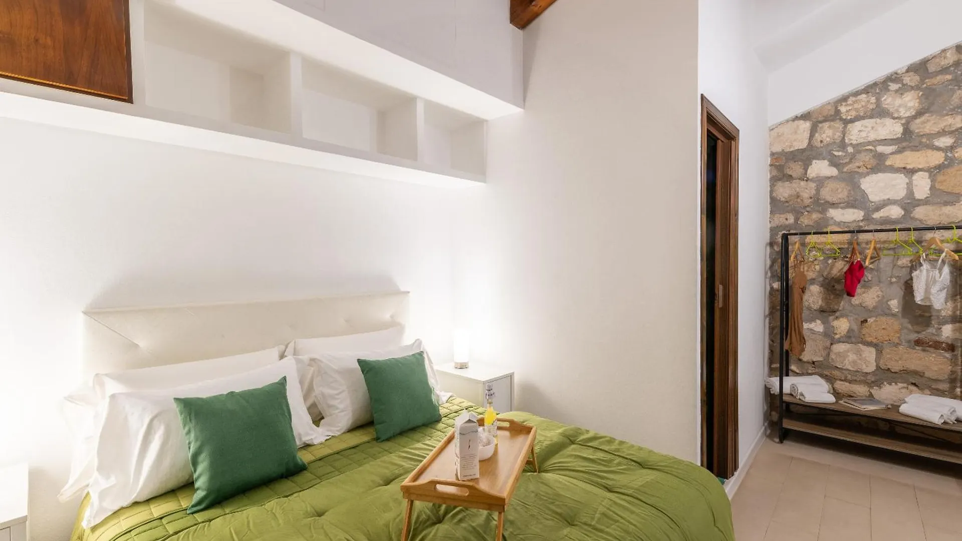 Elsa D'Ortigia - I Tre Archi Hotel Syracuse Italy